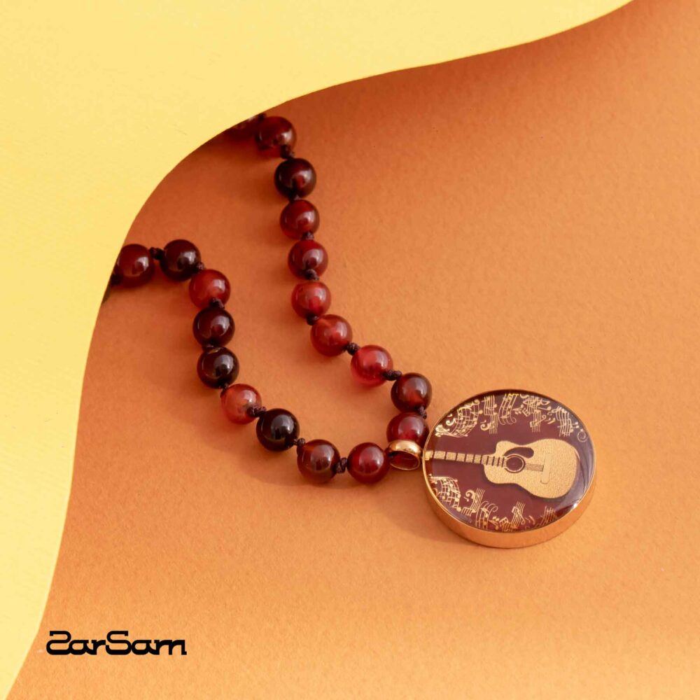 گردنبند زنانه گیتار با ورق طلا و سنگ سری مانی کلاسیک - 2