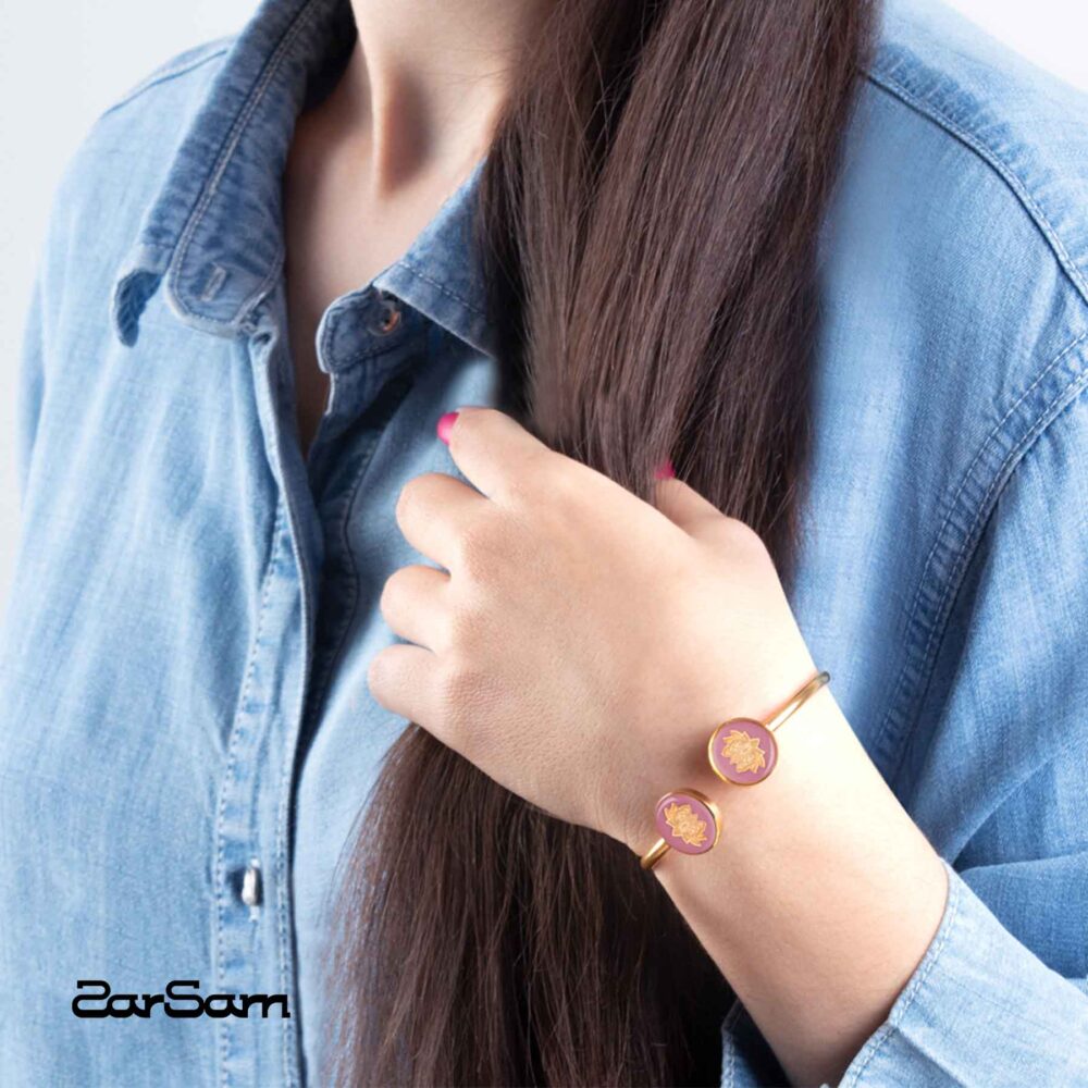 دستبند بنگل زنانه نیلوفر V2 با ورق طلا سری مهرسا - 2