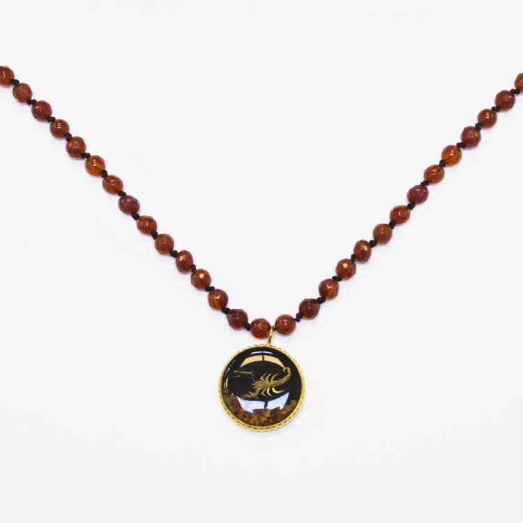 گردنبند زنانه آبان با ورق طلا و سنگ سری مانی گره ای قفل دار