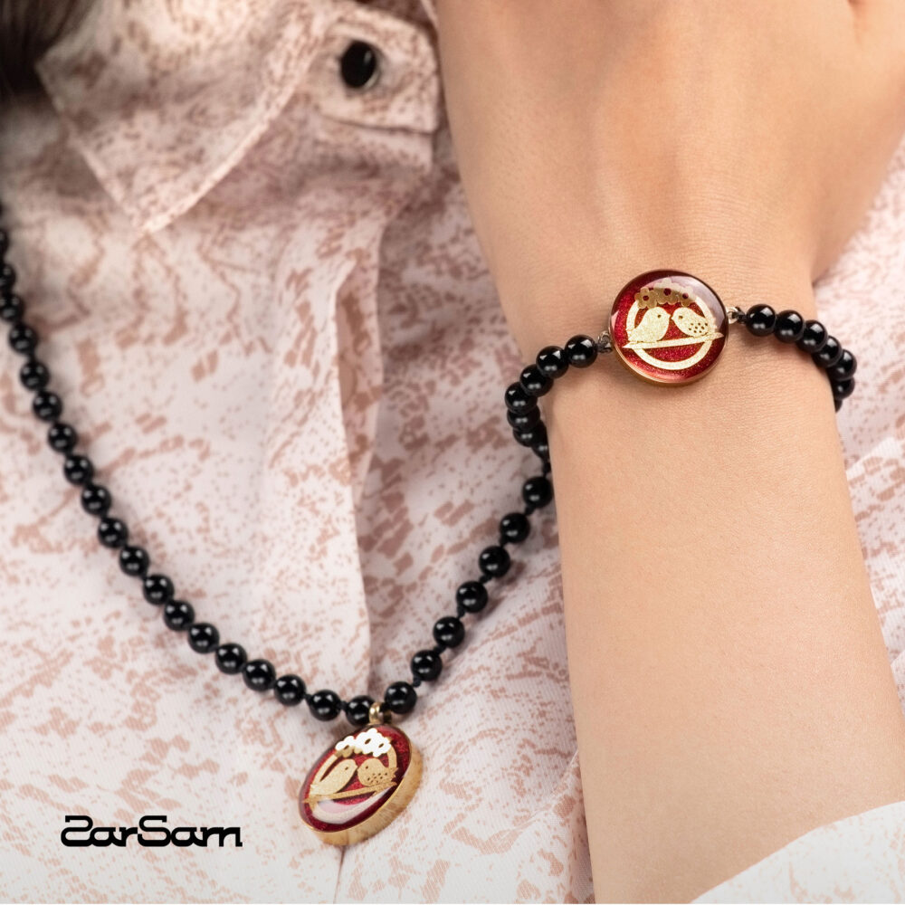 دستبند زنانه مرغ عشق با ورق طلا و سنگ سری مانی کلاسیک - 2