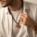 گردنبند مردانه مانی هایست با ورق طلا و سنگ سری مانی کلاسیک