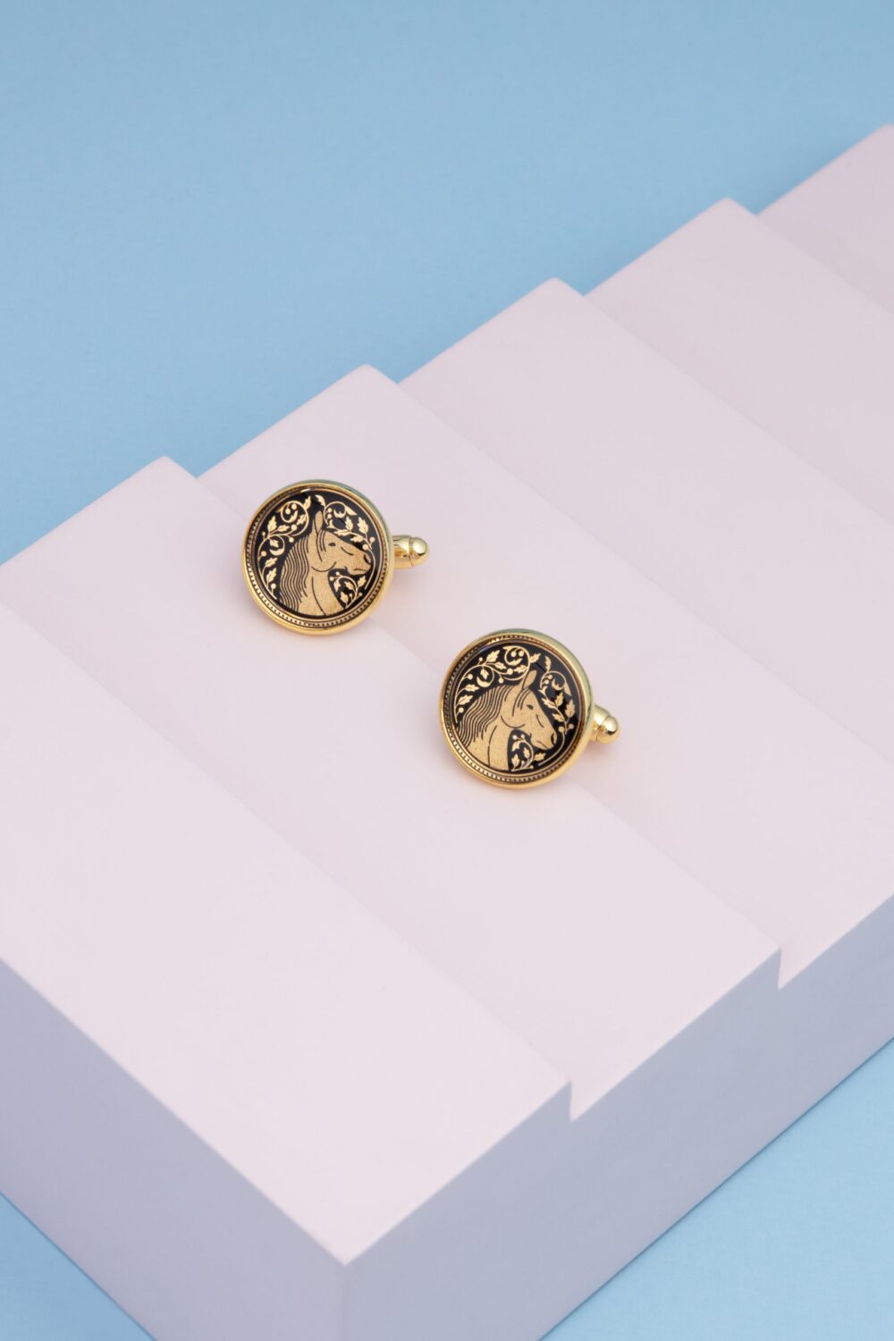 دکمه سردست مردانه اسب با ورق طلا سری فلک - 4