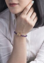 دستبند زنانه ورق طلا و سنگ بنفشه سری مانی کلاسیک - 2