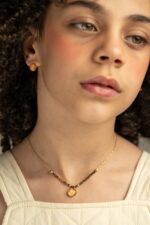 گردنبند بچه گانه زنبور با ورق طلا و زنجیر سری آوا - 5