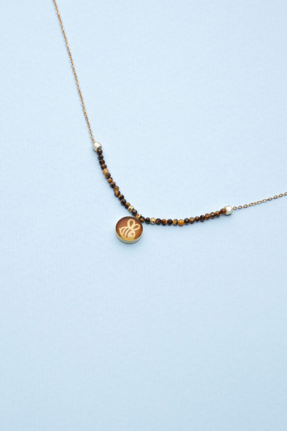 گردنبند بچه گانه زنبور با ورق طلا و زنجیر سری آوا - 4