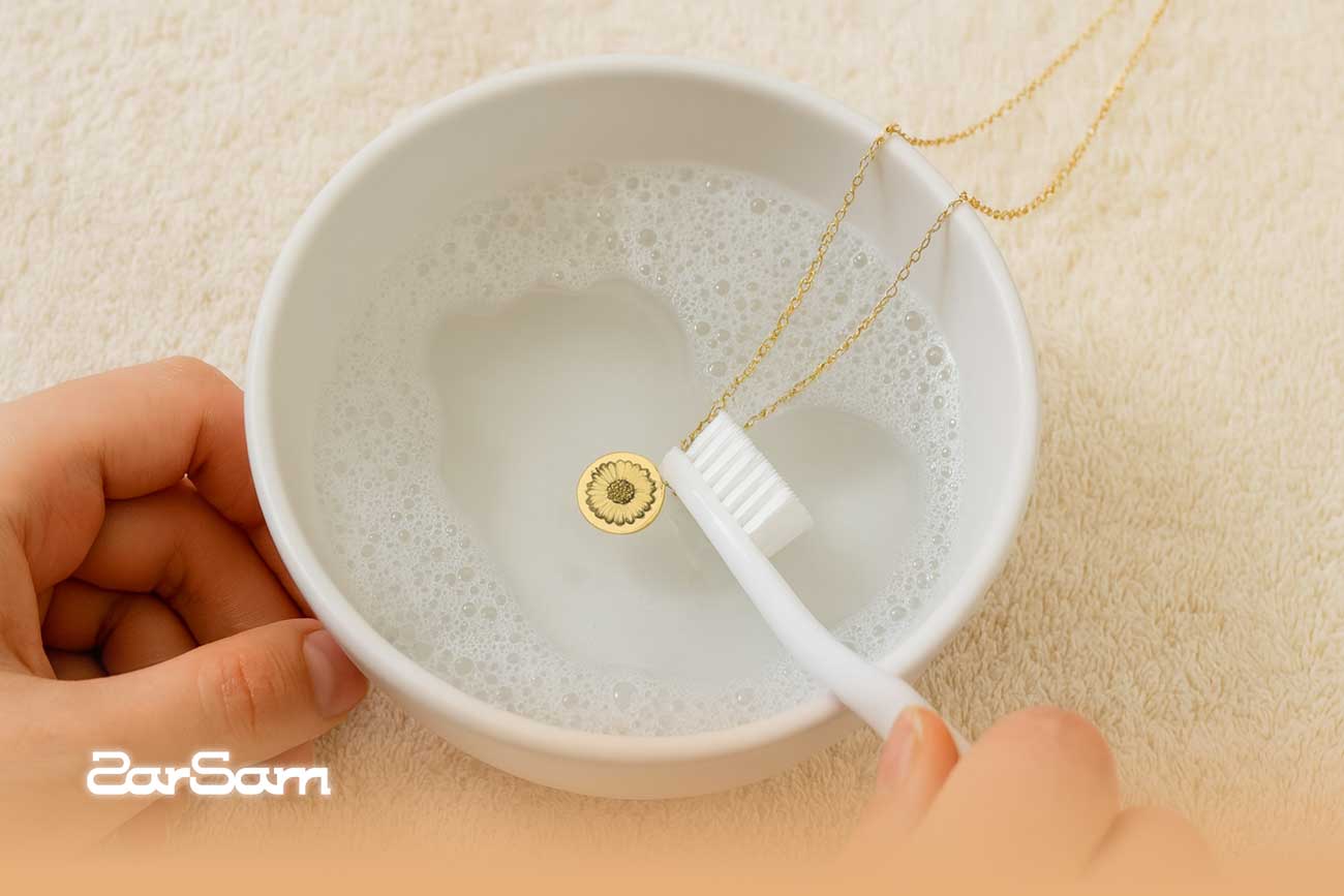 روش شست و شوی طلا در خانه با بهترین راه‌های تمیز و براق کردن